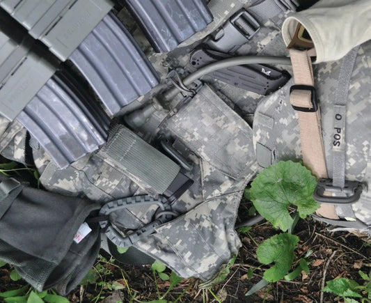 ITW GrimLOC Foliage Green - GhillieTEX IR Signature Reduction Lightweight Polymer Carabiner by ITW