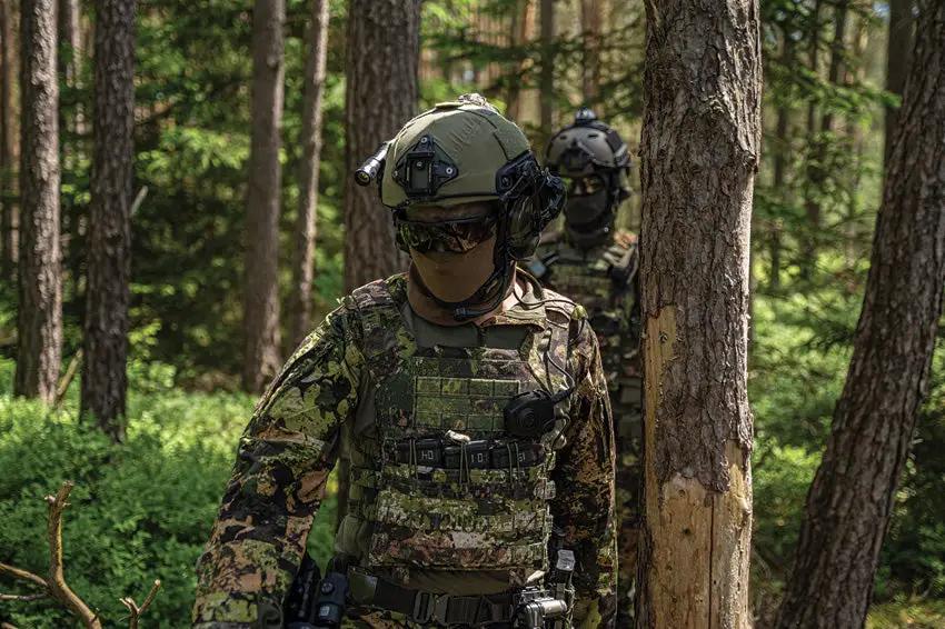 Mil-Tec Gen II Plate Carrier Vest - MOLLE System With Adjustable TPR Shoulders And Front Magazine Pouches by Mil-Tec