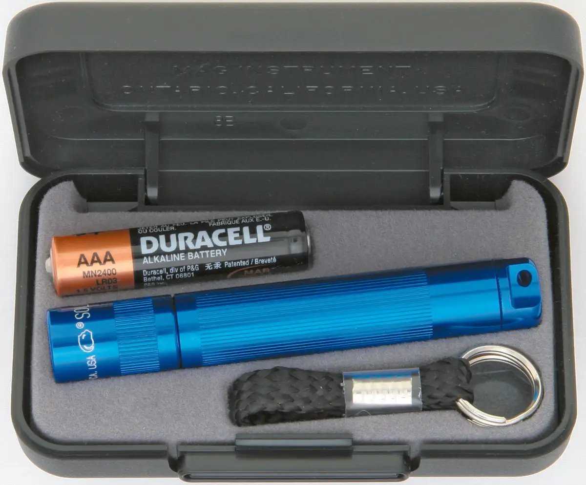 Mag-Lite Solitaire AAA Flashlight Blue Aluminum EDC Gift Box Includes Battery And Keyloop USA by Mag-Lite