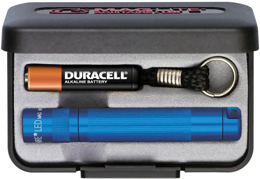 Mag-Lite Solitaire LED Everyday Carry Keychain Flashlight Blue 37 Lumen Twist Focus Water Resistant AAA Battery Included by Mag-Lite