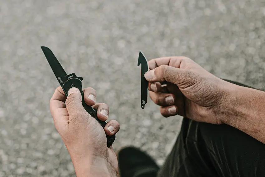 Outdoor Edge Razor VX1 Linerlock AO Knife With Assisted Opening 3in Blade 4.25in Closed Black Handle For Outdoorsmen by Outdoor Edge