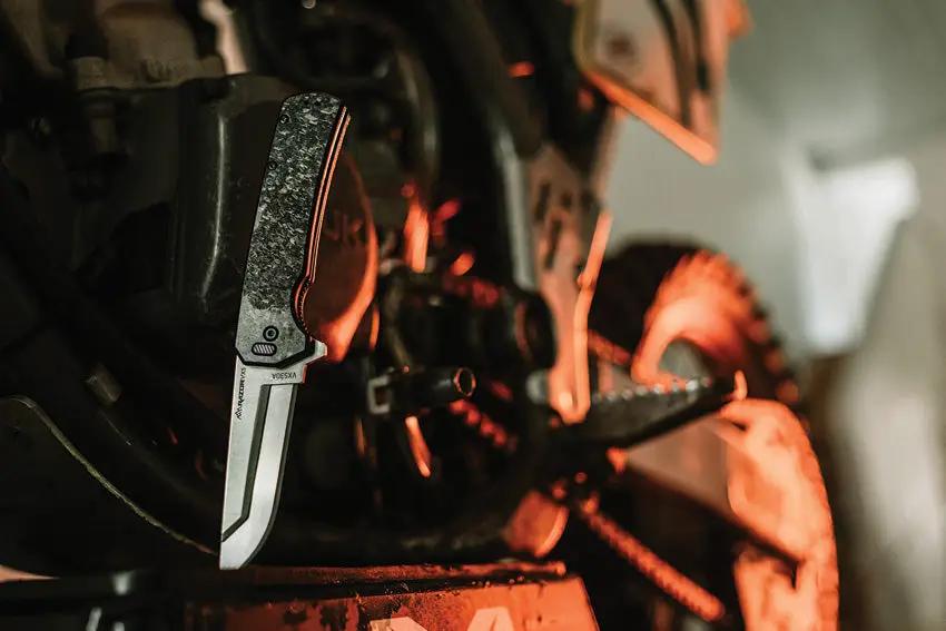 Outdoor Edge Razor VX5 Linerlock Assisted Opening Folding Knife For EDC Enthusiasts With Carbon Fiber G10 Handle by Outdoor Edge