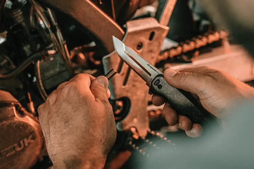 Outdoor Edge Razor VX5 Linerlock Assisted Opening Folding Knife For EDC Enthusiasts With Carbon Fiber G10 Handle by Outdoor Edge
