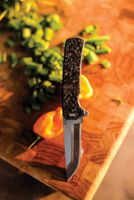 Outdoor Edge Razor VX5 Linerlock Assisted Opening Folding Knife For EDC Enthusiasts With Carbon Fiber G10 Handle by Outdoor Edge